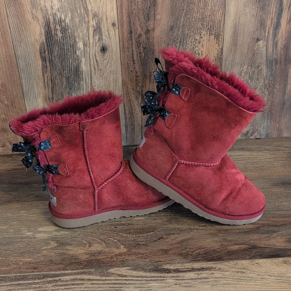 UGG Bailey Bow II Youth Fur-Lined Boots with Bows 6 M529